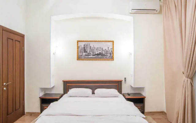 Apartment on Yekaterininskaya Square
