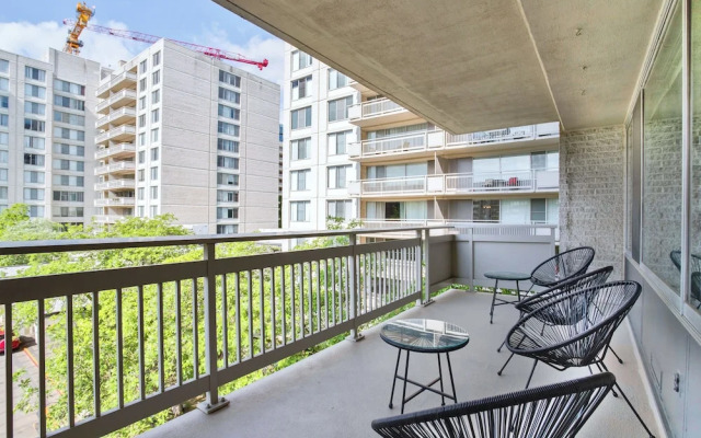 Immerse Yourself in This Beatiful Apt