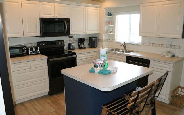 Jamaica Royale - 302 - 2 Br Condo