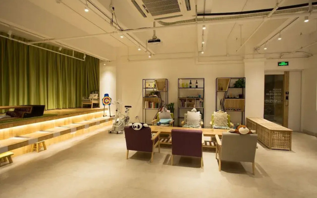 Phoenix Egg Youth Hostel