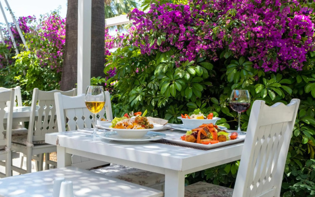 Sea Breeze Hotel & Apartments