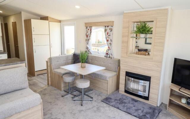 3 Bed New Lodge, Sleeps 4, Pets Welcome