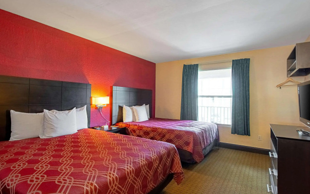 Econo Lodge Inn & Suites