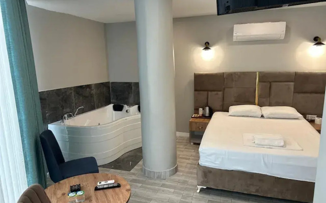 Lacasa Royal Hotel