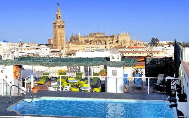 Becquer Hotel, Historic City Center