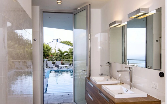 L'Agua by Island Properties Online