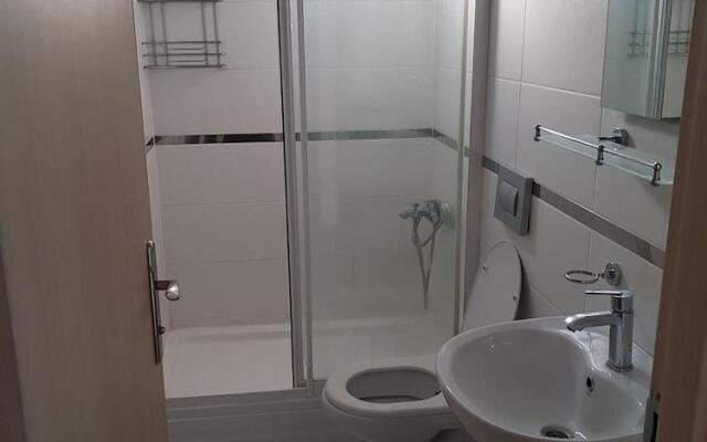 Zoviya Hill White Apart