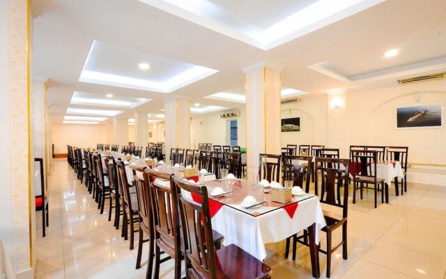 OYO 269 MOET Hotel