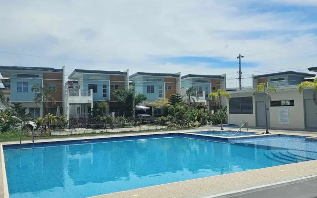 Davao City Airport Transient Rooms by Lemonique