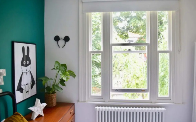 Beautiful 3 Bedroom Hove Townhouse With Garden