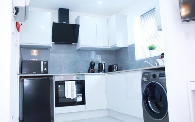 Stunning 2-bed Apartment in Harrow