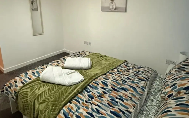 2 Bed - Sleeps 6 - Free Parking