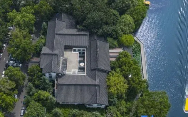 Ziyue Minghu Hotel