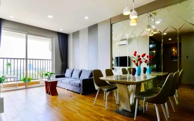 Gold Bee Apartment - Saigon Royal