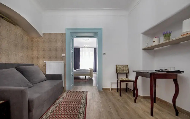 ZiRa Residence
