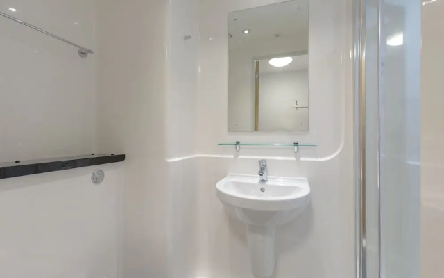 JOIVY Affordable Edinburgh - Adults only