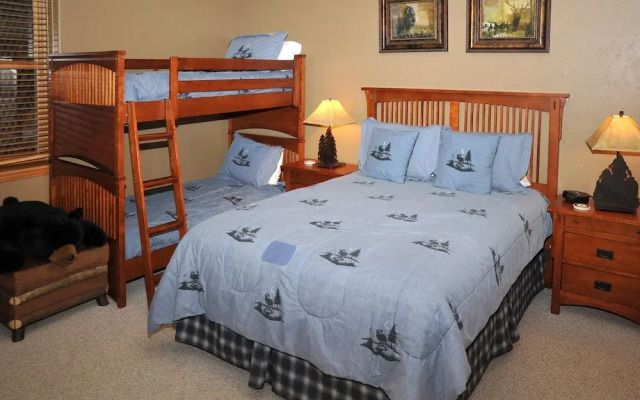 Canyon Run I-101 3 Bedroom Condo by RedAwning