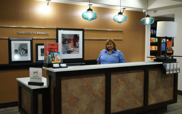 Hampton Inn Kenedy