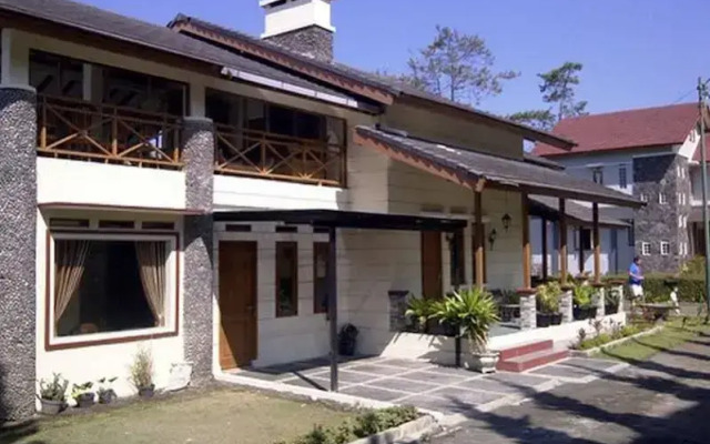 Jason Villa Lembang