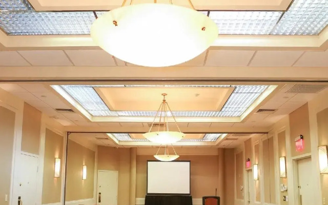 Crowne Plaza Virginia Beach Town Center by IHG