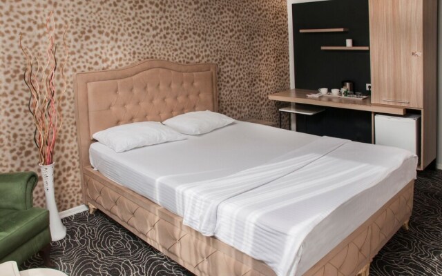 Suit 8 Residence