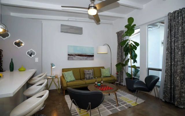 The Wesley by AvantStay – Mid-Century Modern Oasis with Pool
