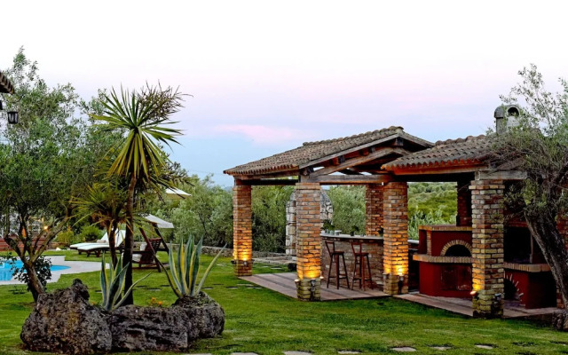 Beautiful 9-bed Villa in Gouvia With Tennis Court