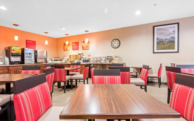 Comfort Suites Rochester Henrietta University Area