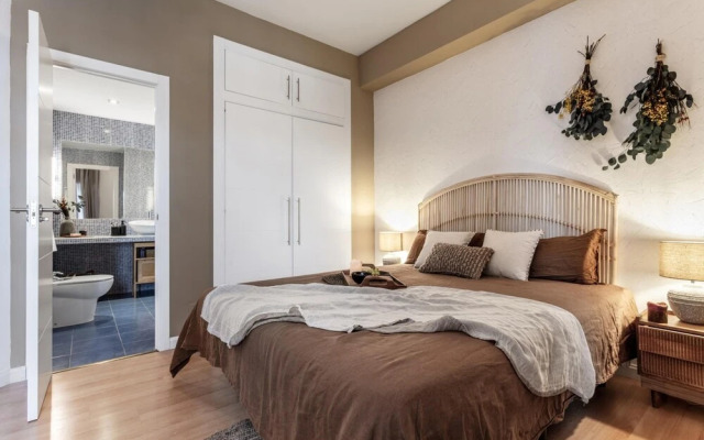 Triana - 1 Bedroom Apartment in Trafalgar