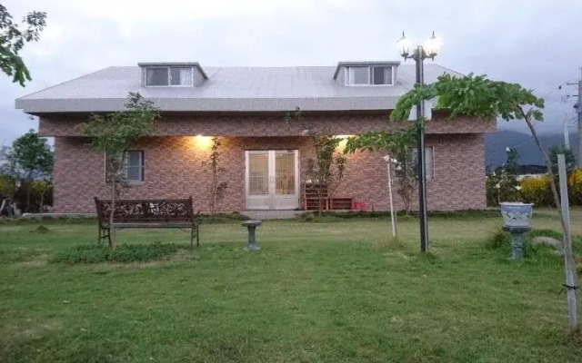 Red Crown Jacana B&B
