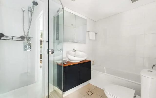 Stylish 1-bed in the Heart of Sydney's Inner West
