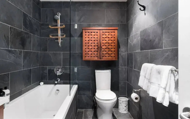 Million-dollar Celebrity Mansion in Old City