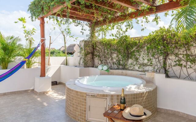 Secret Garden Oasis 3BR Penthouse