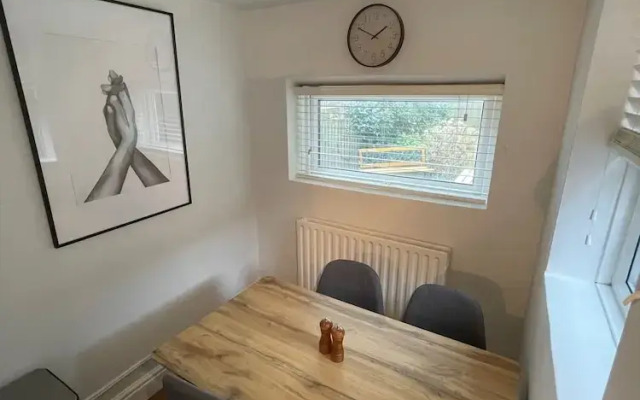 Familyfriendly - Sleeps6 - Privateparking - Garden