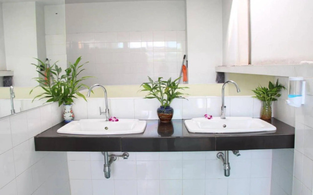 OYO 1054 Phuket Backpacker Hostel