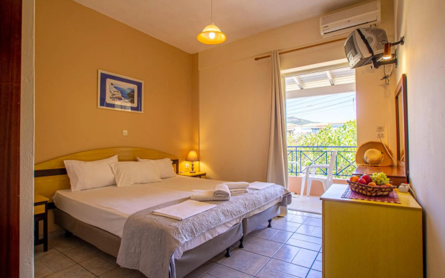 Tellis Holiday Rooms By Hotelius