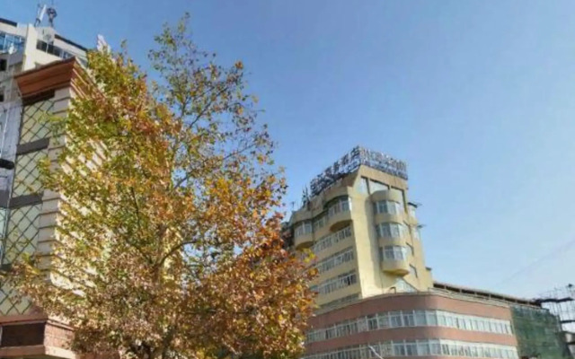 Radow Hotel (Yichang Binjiang Pedestrian Street)