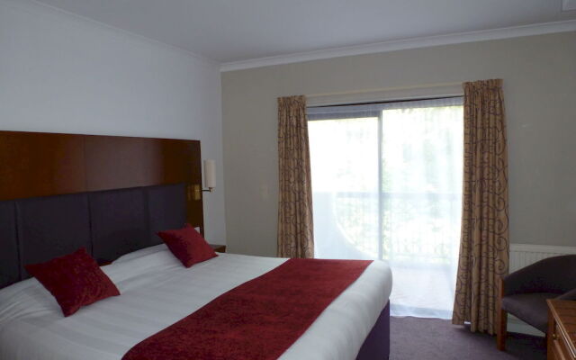 Cross Roads Hotel by Greene King Inns