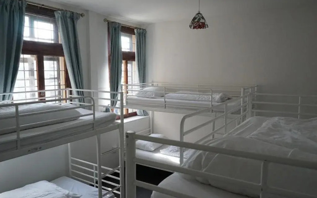 The Walrus Bar and Hostel