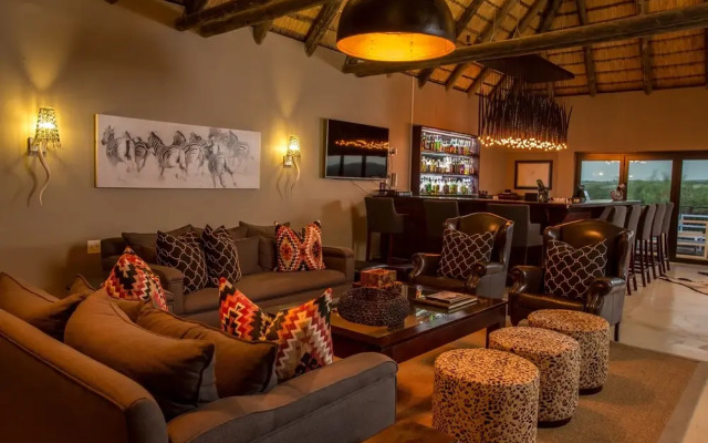 Umzolozolo Private Safari Lodge