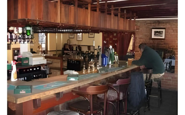 The Three Horseshoes - Inn
