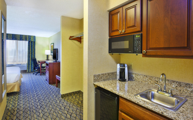 Holiday Inn Express Hotel & Suites Belleville by IHG