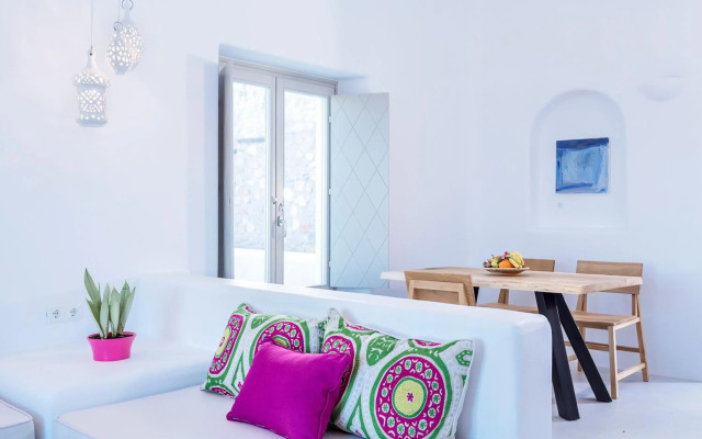 Skyfall Suites - Adults Only