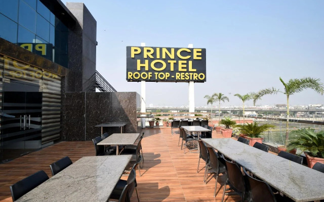 OYO 7110 Hotel Prince