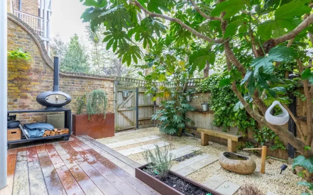 Chic 1BD Maisonette W/hot Tub, King's Cross!