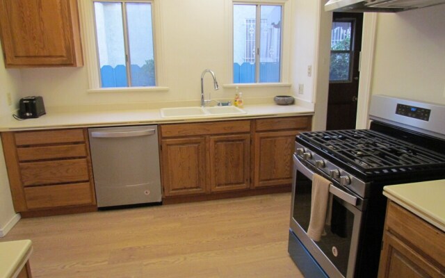 Relaxing Beverlywood house with bbq