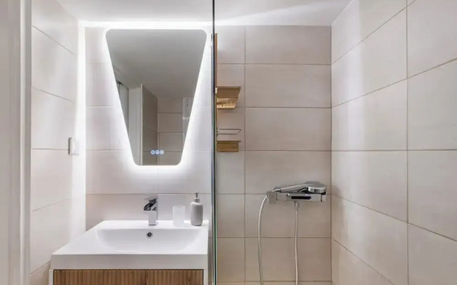 Viora Stunning Deluxe Studio in Athens