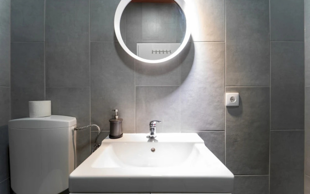 Modern and Charming Apartment - Close TO Center