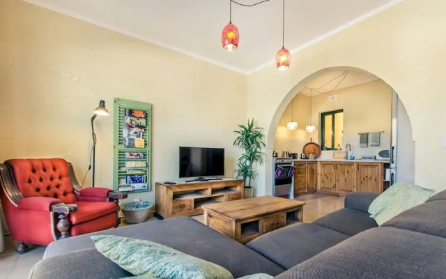 Retro Designer Homelike Apartment - Close to Beach