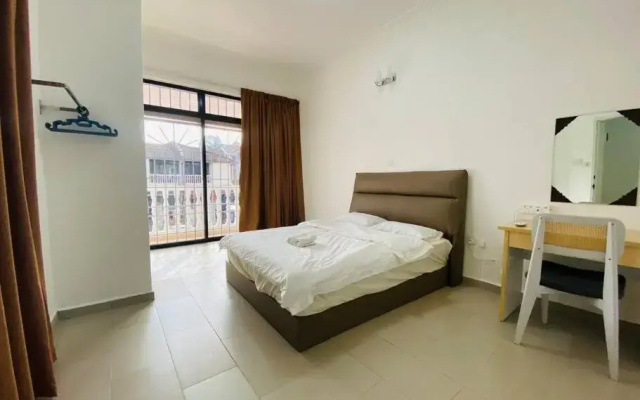 Johor Lovy Ros Homestay/12pax/Wifi/IKea Jusco